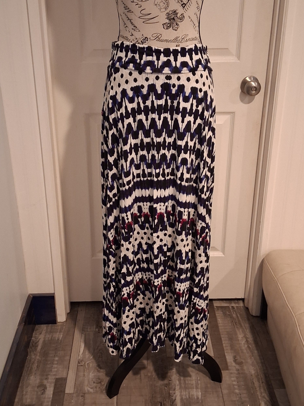 A Pea In The Pod Maternity Womens Navy and White Patterned Maxi Skirt Large